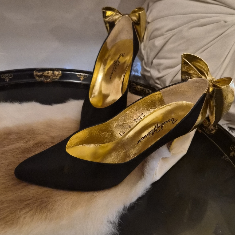 ☆ Black and gold bow heels by Beverly Feldman☆